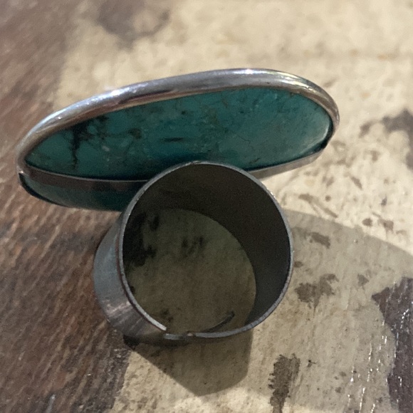 1.5” ROUND TURQUOISE RING ( FLEXIBLE BAND SIZE ) - Picture 2 of 3